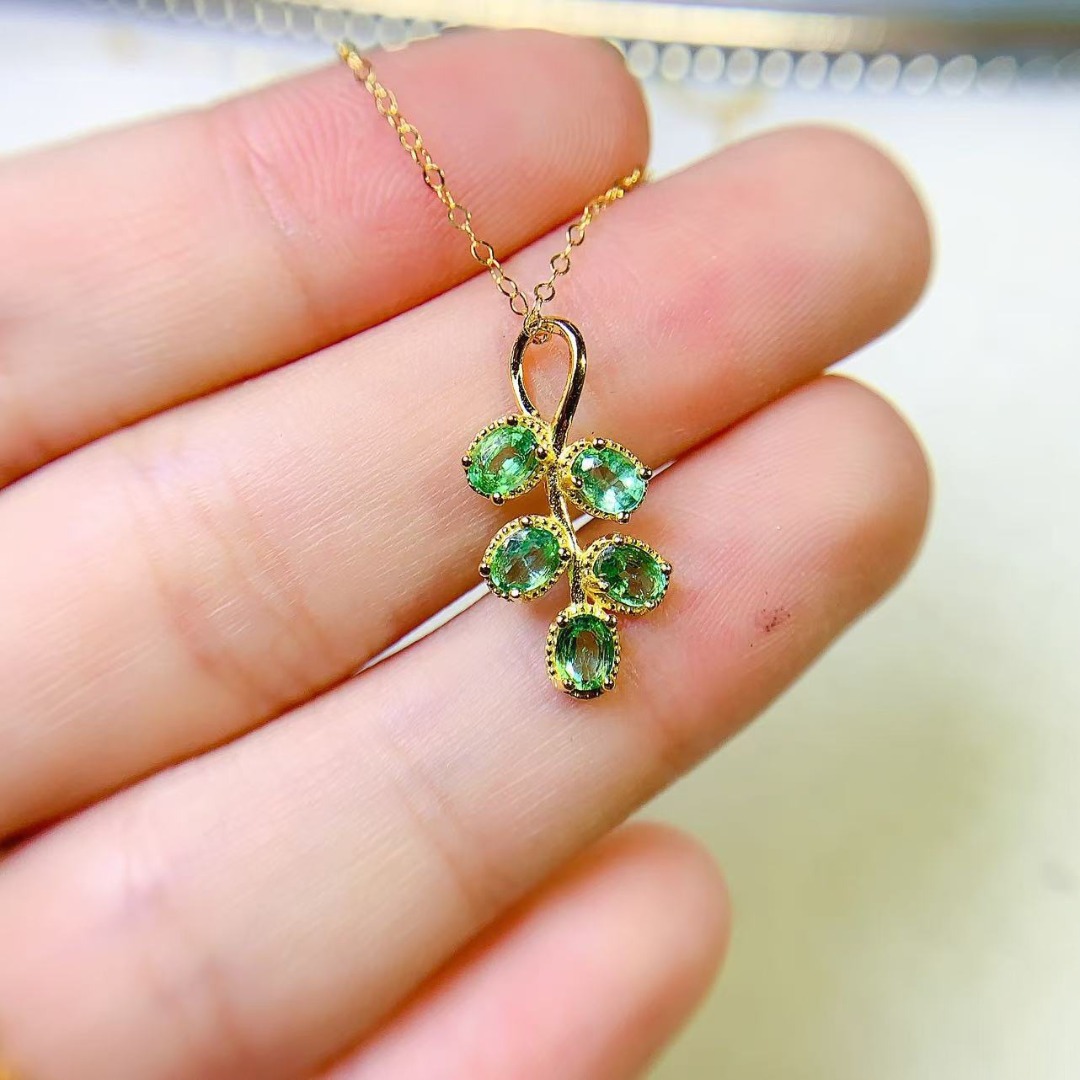 Opulent Genuine Emerald S925 S - Ethnic Fashion Design 评论和价格