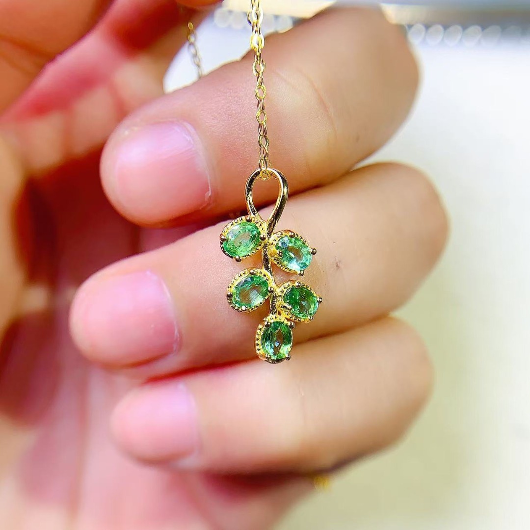 Opulent Genuine Emerald S925 S - Ethnic Fashion Design 评论和价格